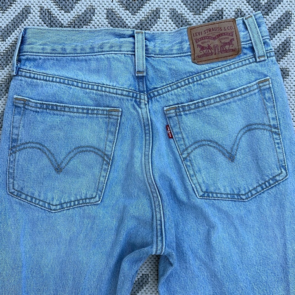 Levi’s ladies size 26, length 26 Wedgy straight *fits small!* light wash denim